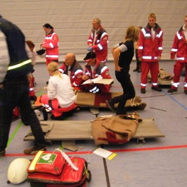 Feuerwehr und Rotes Kreuz üben den Ernstfall am Lise-Meitner-Gymnasium