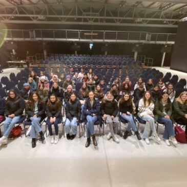 LMG-Schüler erlebten rasantes „Ronja Räubertocher“-Theaterstück