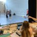Leitungsteam und Schüler in Sporthalle