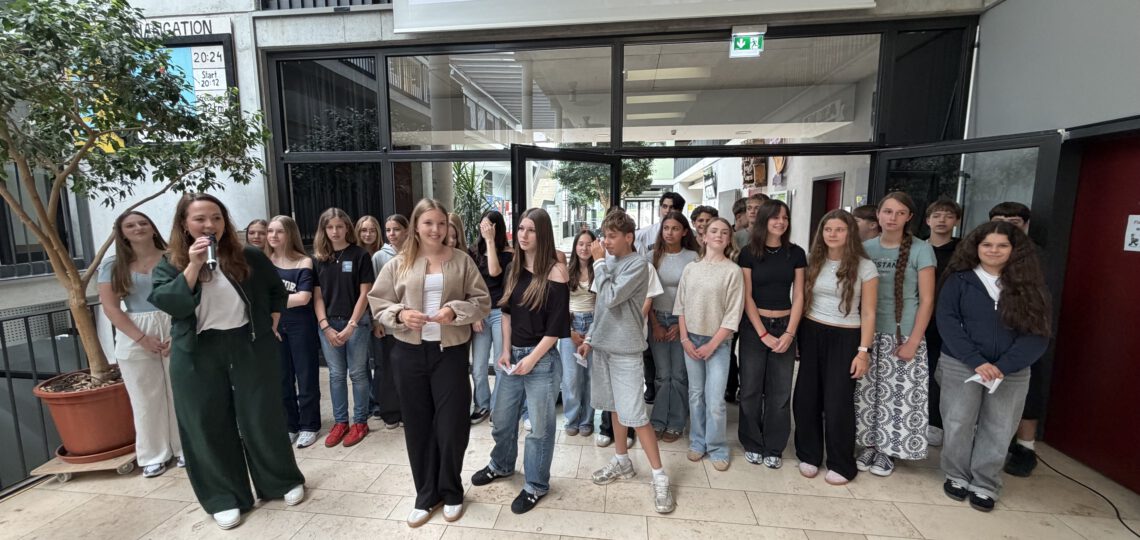 Ihr gehört jetzt zu uns! Die gesamte Schule wünscht euch einen großartigen Start.